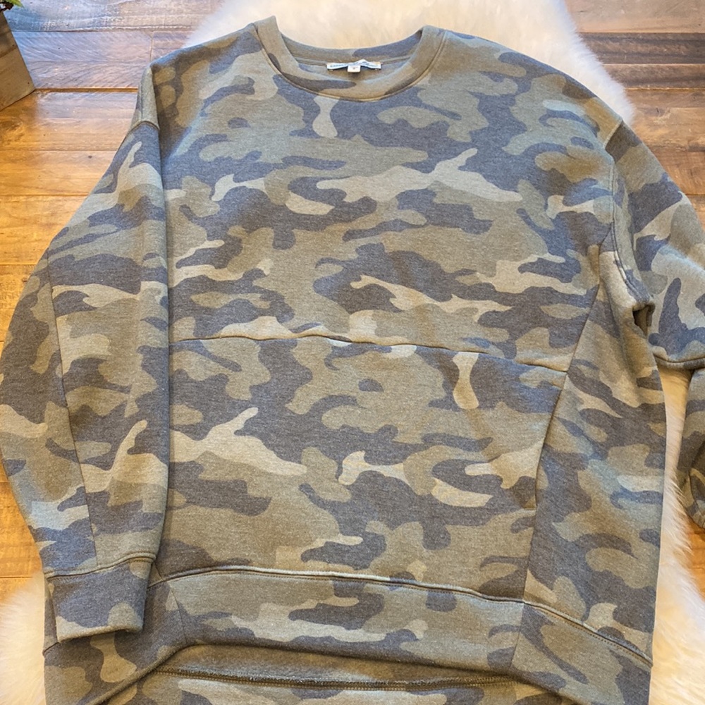 Express One Eleven Women's Faded Camo Crew Neck Front Pocket Sweatshirt - Picture 3 of 9